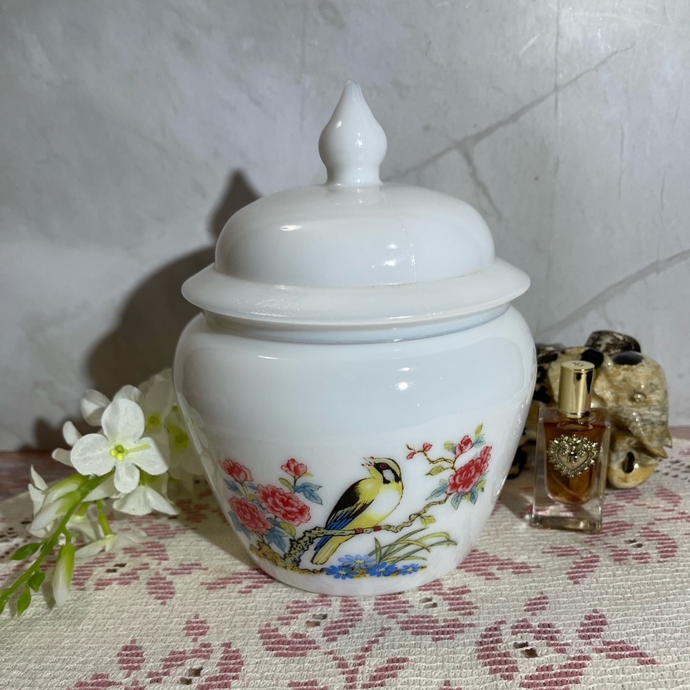 Avon Dynasty 1971 Milk Glass Ginger Jar Oriole and Flower Design Lidded Bird